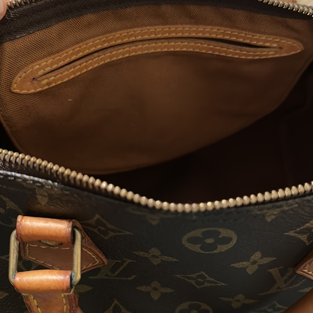 Authentic Louis Vuitton Speedy 30 - Picture 7 of 12